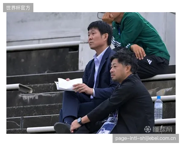 森保一高位压迫战术成型,日本队以攻代守体系已趋于成熟。 森保一高位压迫战术成型,日本队以攻代守体系已趋于成熟。